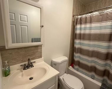 202 N Sacramento Avenue - Photo Thumbnail 72