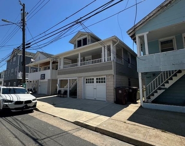 202 N Sacramento Avenue - Photo Thumbnail 1