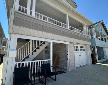 202 N Sacramento Avenue - Photo Thumbnail 9