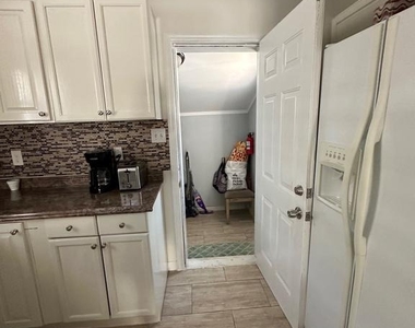 202 N Sacramento Avenue - Photo Thumbnail 38