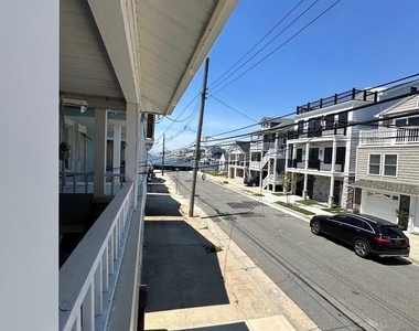 202 N Sacramento Avenue - Photo Thumbnail 23