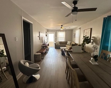 202 N Sacramento Avenue - Photo Thumbnail 33