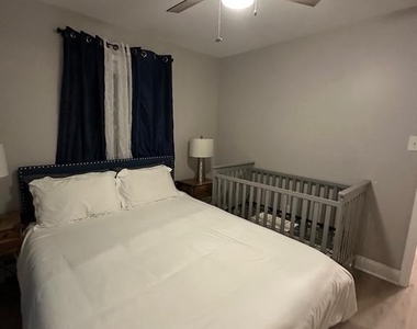 202 N Sacramento Avenue - Photo Thumbnail 79
