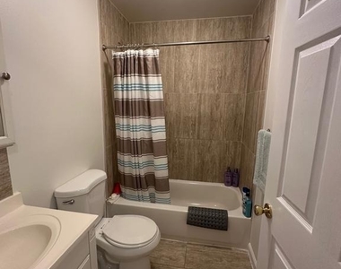 202 N Sacramento Avenue - Photo Thumbnail 74