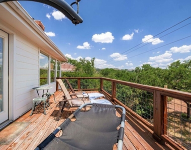 5511 Courtyard Dr - Photo Thumbnail 9