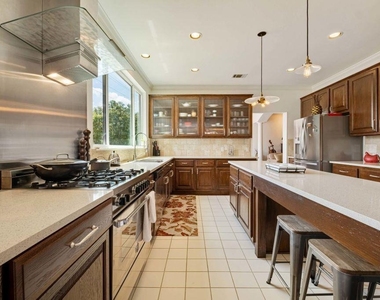 5511 Courtyard Dr - Photo Thumbnail 26