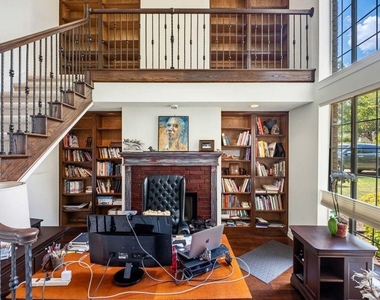 5511 Courtyard Dr - Photo Thumbnail 8