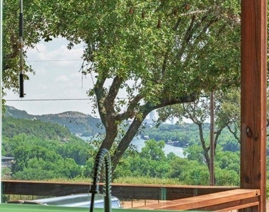 5511 Courtyard Dr - Photo Thumbnail 3