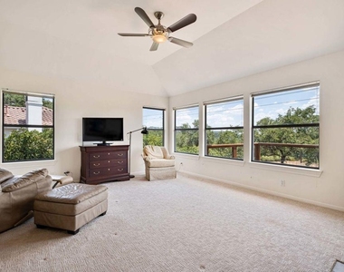 5511 Courtyard Dr - Photo Thumbnail 13