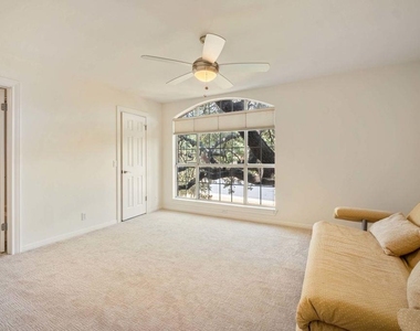 5511 Courtyard Dr - Photo Thumbnail 18