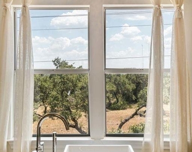 5511 Courtyard Dr - Photo Thumbnail 10