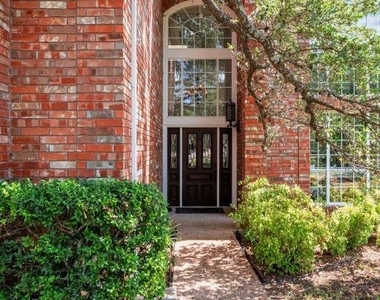 5511 Courtyard Dr - Photo Thumbnail 1