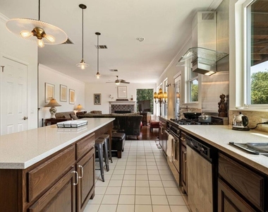 5511 Courtyard Dr - Photo Thumbnail 24