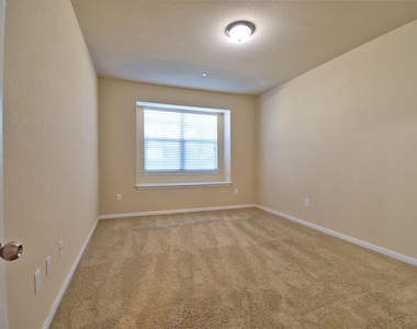 2880 Donnell Dr - Photo Thumbnail 8