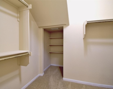 2880 Donnell Dr - Photo Thumbnail 12