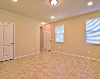 2880 Donnell Dr - Photo Thumbnail 3