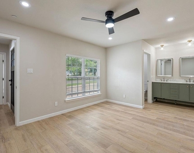 1204 Spearson Ln - Photo Thumbnail 16