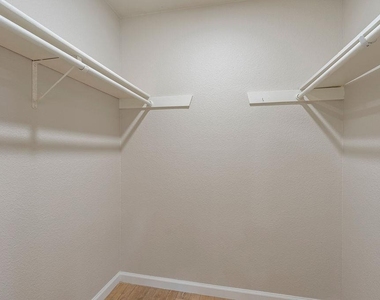 1204 Spearson Ln - Photo Thumbnail 19
