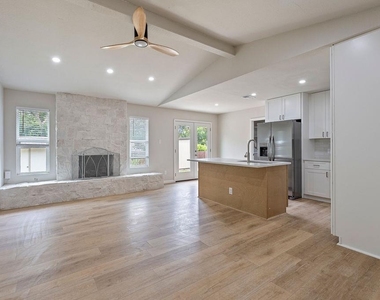 1204 Spearson Ln - Photo Thumbnail 2