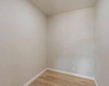 1204 Spearson Ln - Photo Thumbnail 15