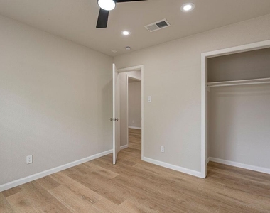 1204 Spearson Ln - Photo Thumbnail 8