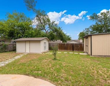 1204 Spearson Ln - Photo Thumbnail 20