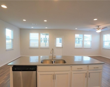 12110 Tolson Dr - Photo Thumbnail 7