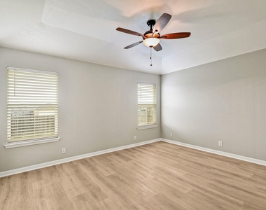 1030 Birdsong Ln - Photo Thumbnail 16