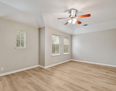 1030 Birdsong Ln - Photo Thumbnail 7
