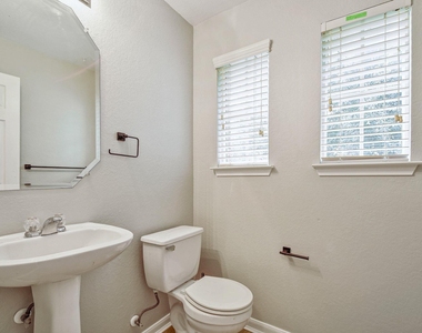 1030 Birdsong Ln - Photo Thumbnail 13