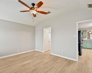 1030 Birdsong Ln - Photo Thumbnail 2
