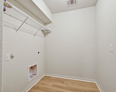 1030 Birdsong Ln - Photo Thumbnail 19