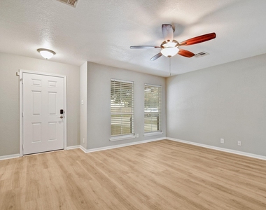 1030 Birdsong Ln - Photo Thumbnail 17