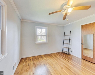 9511 48th Avenue - Photo Thumbnail 7