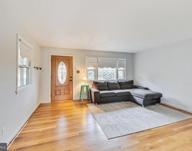 9511 48th Avenue - Photo Thumbnail 1