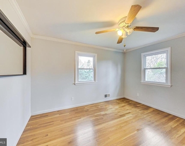 9511 48th Avenue - Photo Thumbnail 6