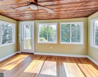 9511 48th Avenue - Photo Thumbnail 4
