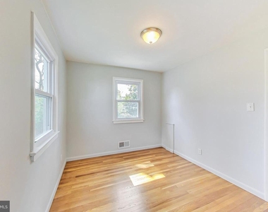 9511 48th Avenue - Photo Thumbnail 9