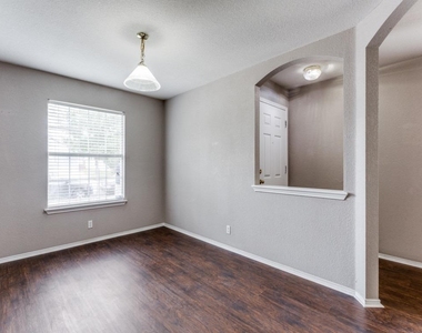 105 Loryn Dr - Photo Thumbnail 2
