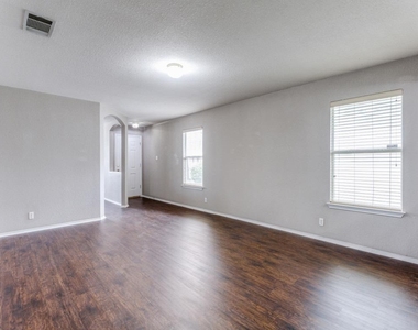 105 Loryn Dr - Photo Thumbnail 1