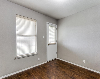 105 Loryn Dr - Photo Thumbnail 6