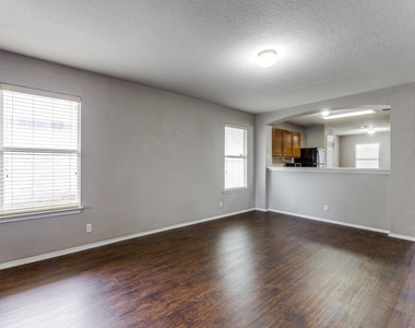 105 Loryn Dr - Photo Thumbnail 3