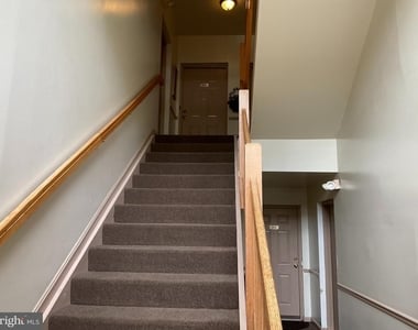 9808 Lake Pointe Court - Photo Thumbnail 2
