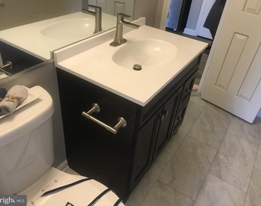 9808 Lake Pointe Court - Photo Thumbnail 8