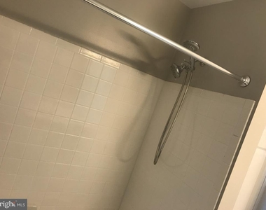 9808 Lake Pointe Court - Photo Thumbnail 11