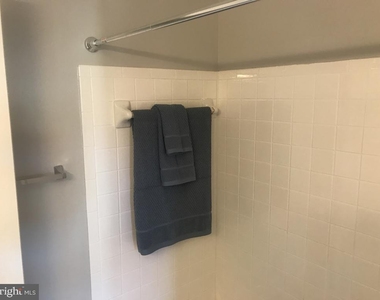 9808 Lake Pointe Court - Photo Thumbnail 10