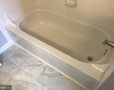 9808 Lake Pointe Court - Photo Thumbnail 12