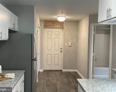 9808 Lake Pointe Court - Photo Thumbnail 6
