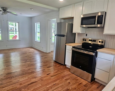 505 Colorado St - Photo Thumbnail 2
