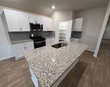 221 Wirecrested Dr - Photo Thumbnail 6